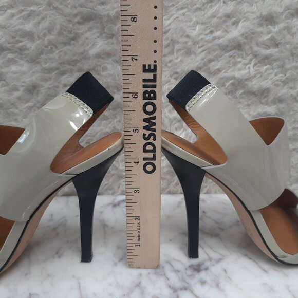 Michael Kors Lite Beige Patent Leather Sandals Heels Size 8M - Picture 4 of 8